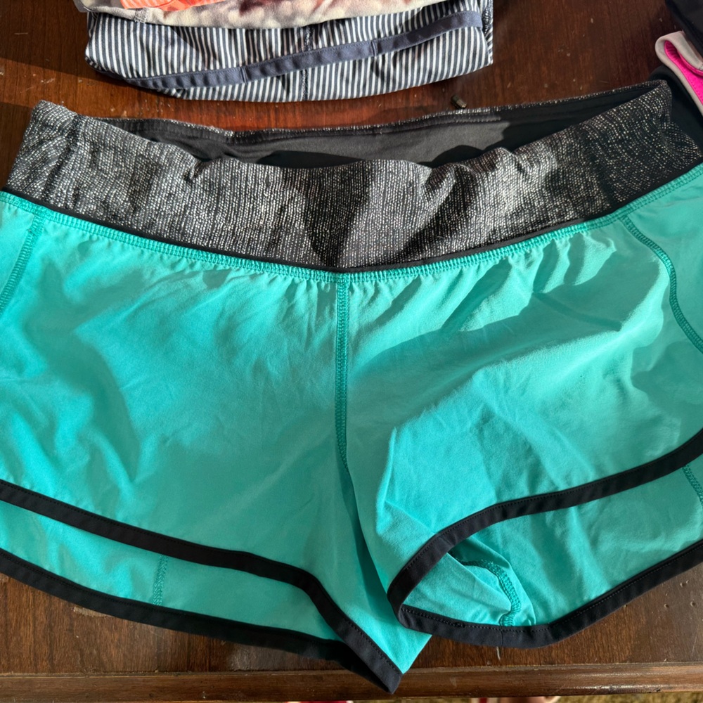 Lululemon speeds Blue Tropics Size 8